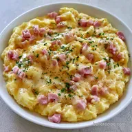 Eggs With Ham: Simple Huevos Con Jam&oacute;n