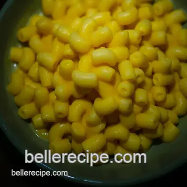 Ultimate Creamy Stovetop Mac n Cheese presentation